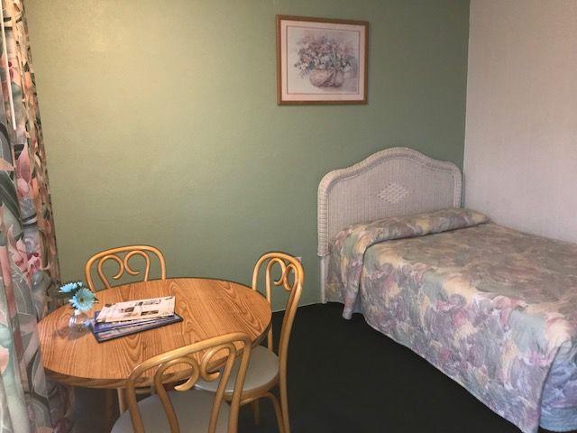 Motel Gold Crest